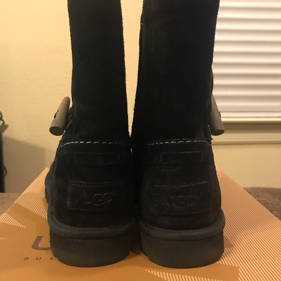 Authentic Ugg - Picture 4 of 8